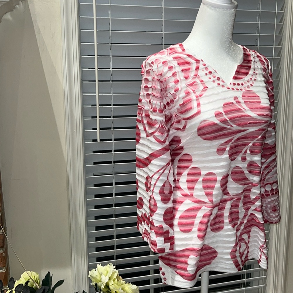Women’s Before & Again pink & white sheer burnout V-neck top size medium
